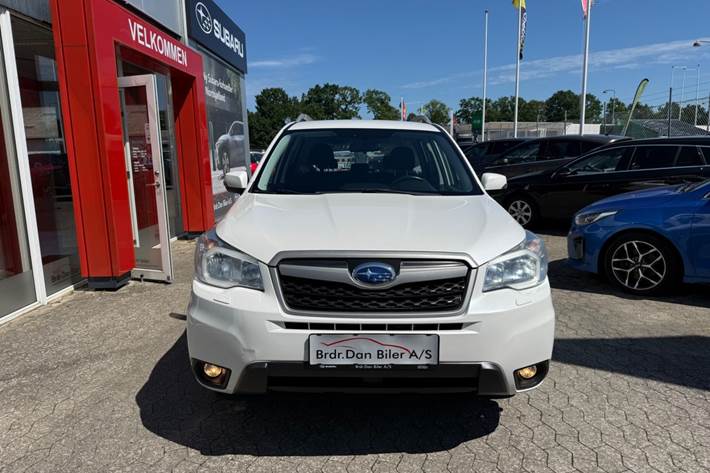 Hvid Subaru Forester fra 2014