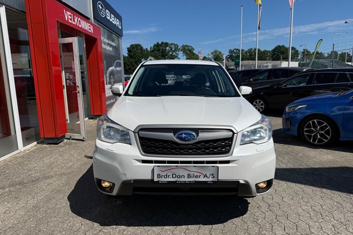 Hvid Subaru Forester fra 2014