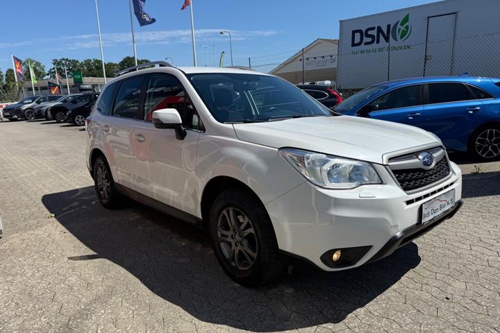 Hvid Subaru Forester fra 2014