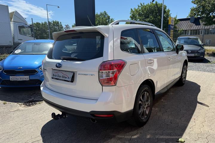 Hvid Subaru Forester fra 2014