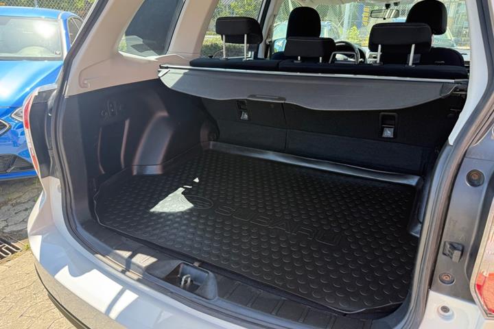 Hvid Subaru Forester fra 2014