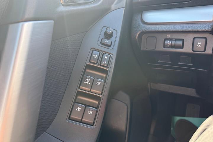 Hvid Subaru Forester fra 2014