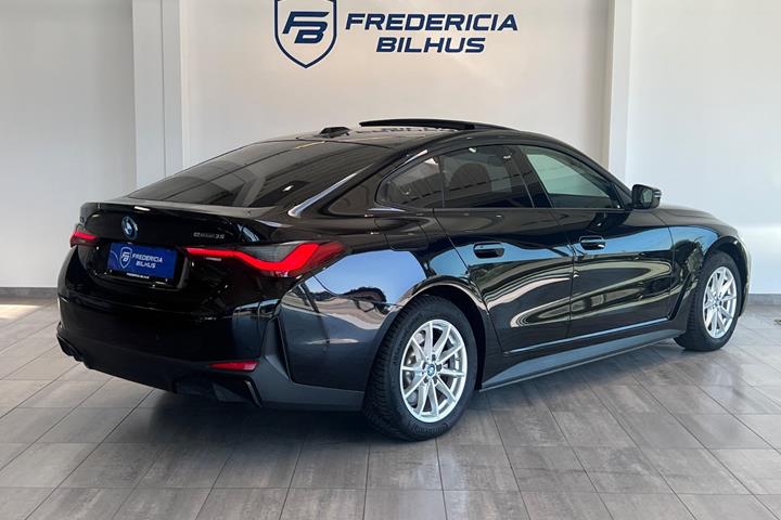 Sort BMW i4 fra 2023