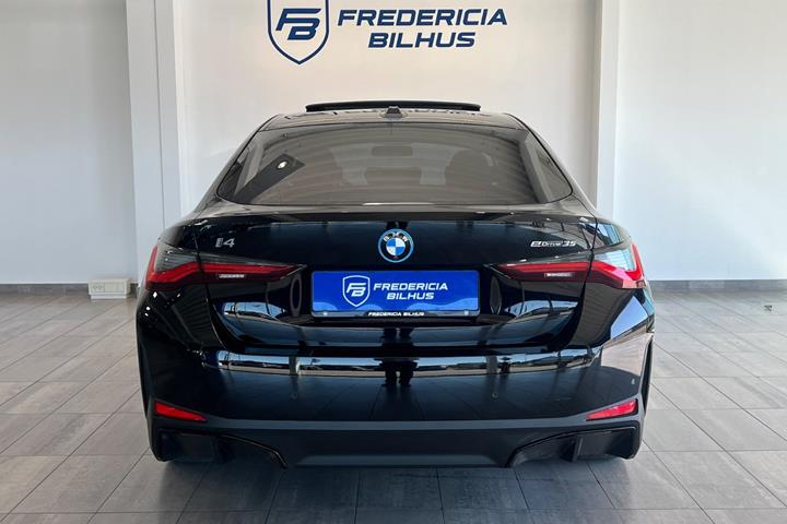 Sort BMW i4 fra 2023