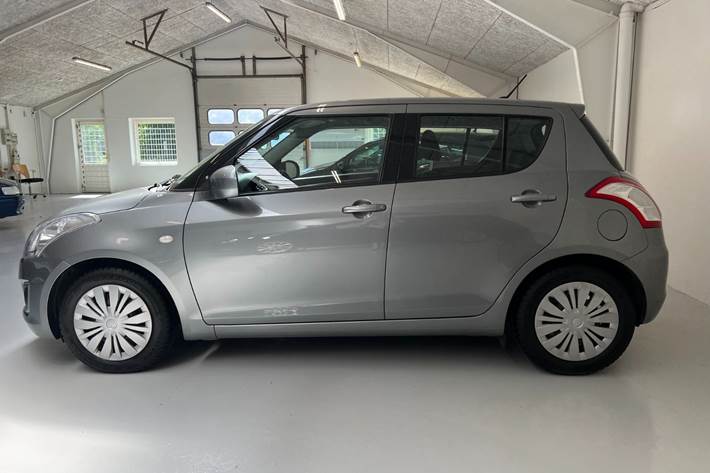 Grå Suzuki Swift fra 2015
