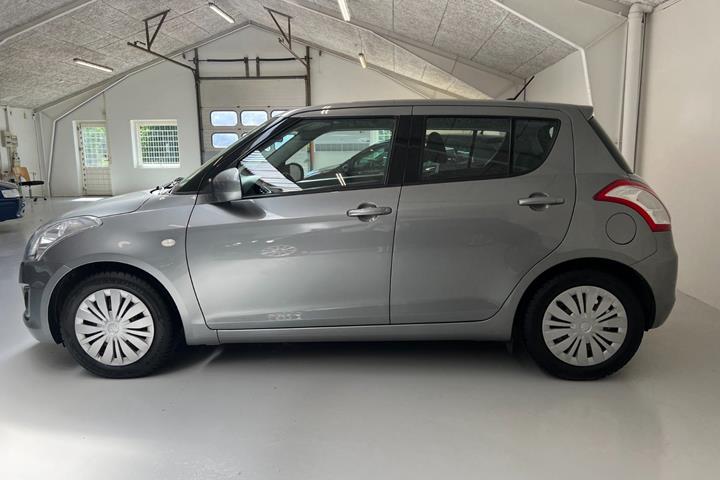 Grå Suzuki Swift fra 2015