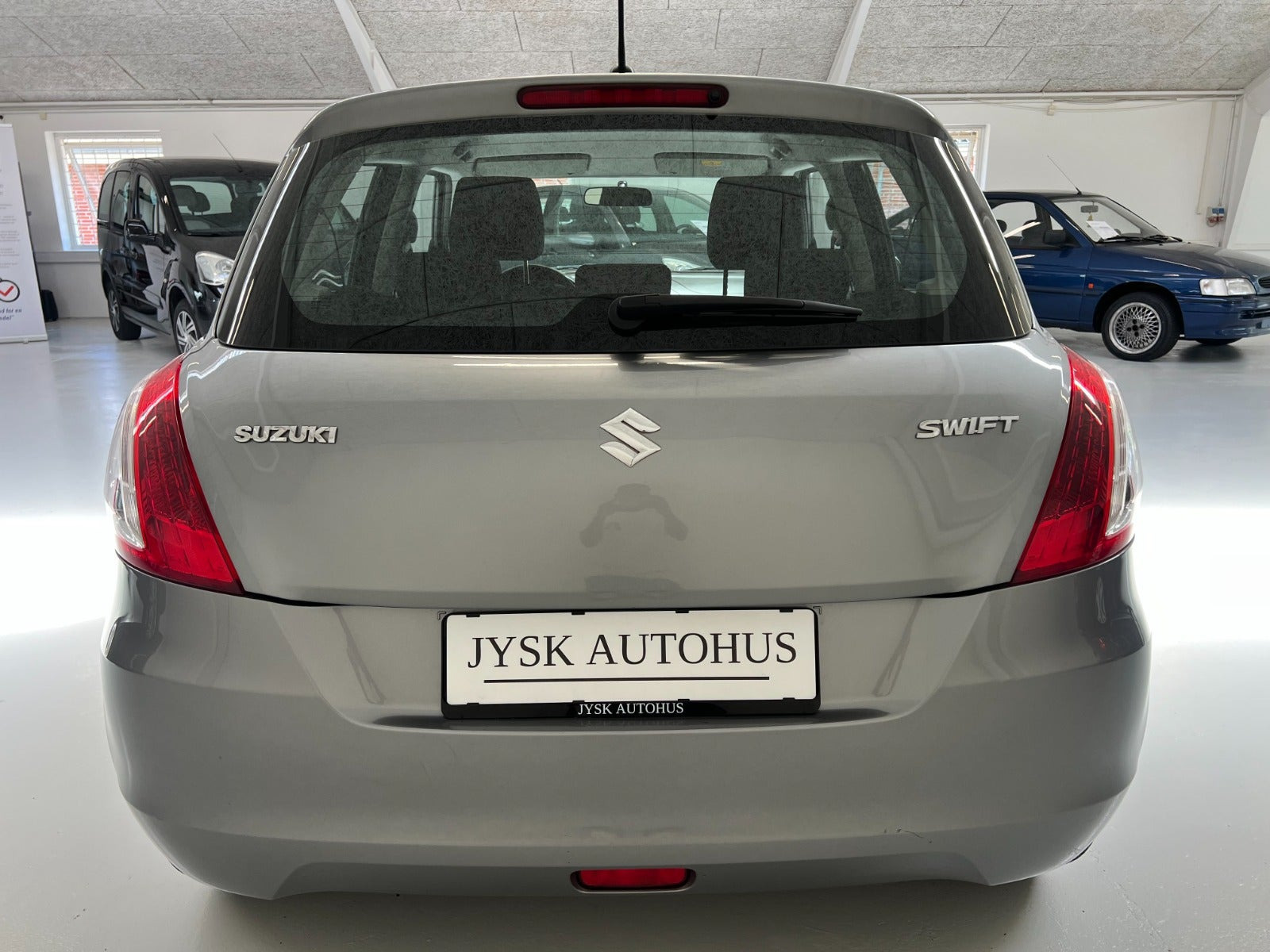 Grå Suzuki Swift fra 2015