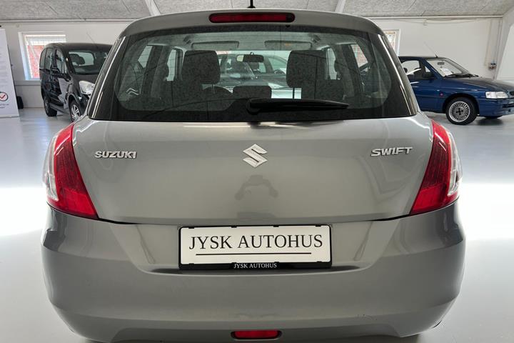 Grå Suzuki Swift fra 2015