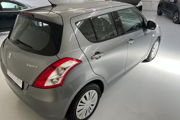 Grå Suzuki Swift fra 2015
