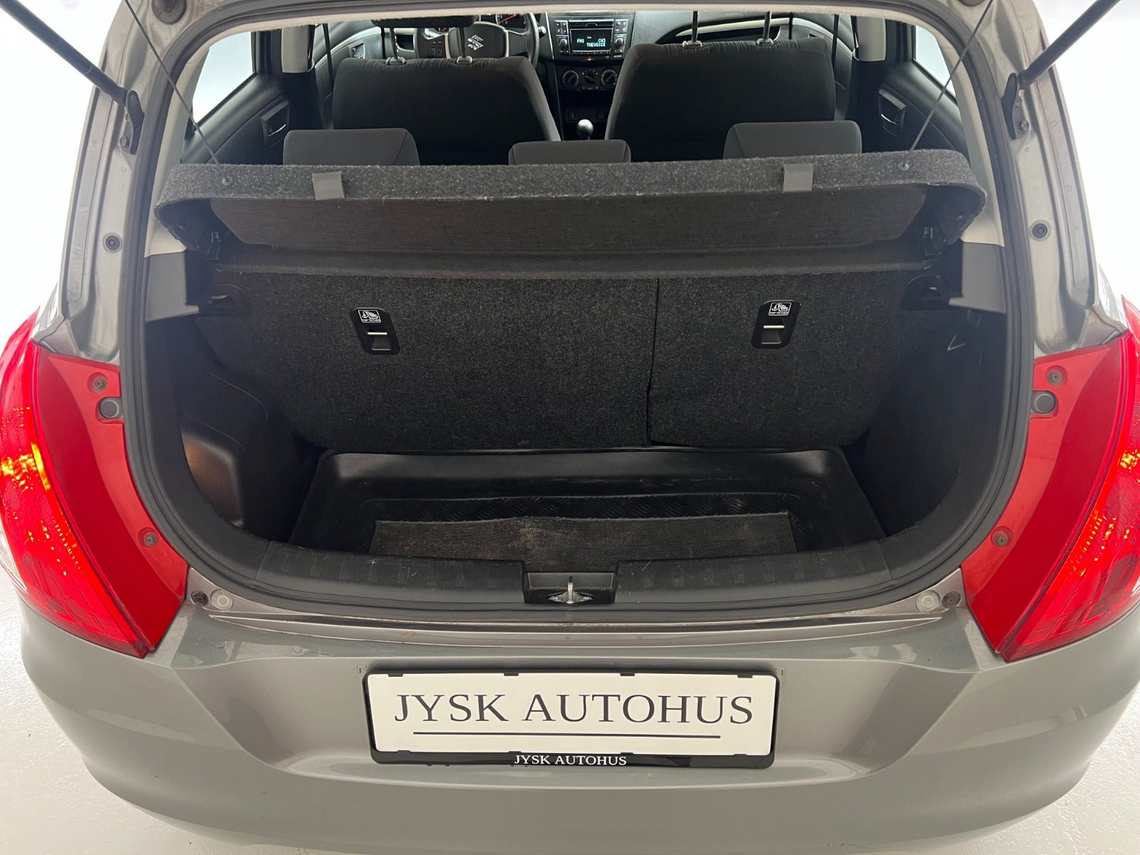 Grå Suzuki Swift fra 2015