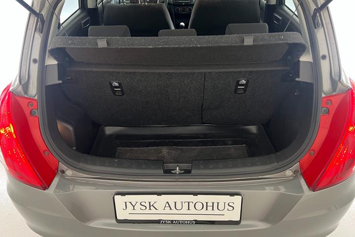 Grå Suzuki Swift fra 2015