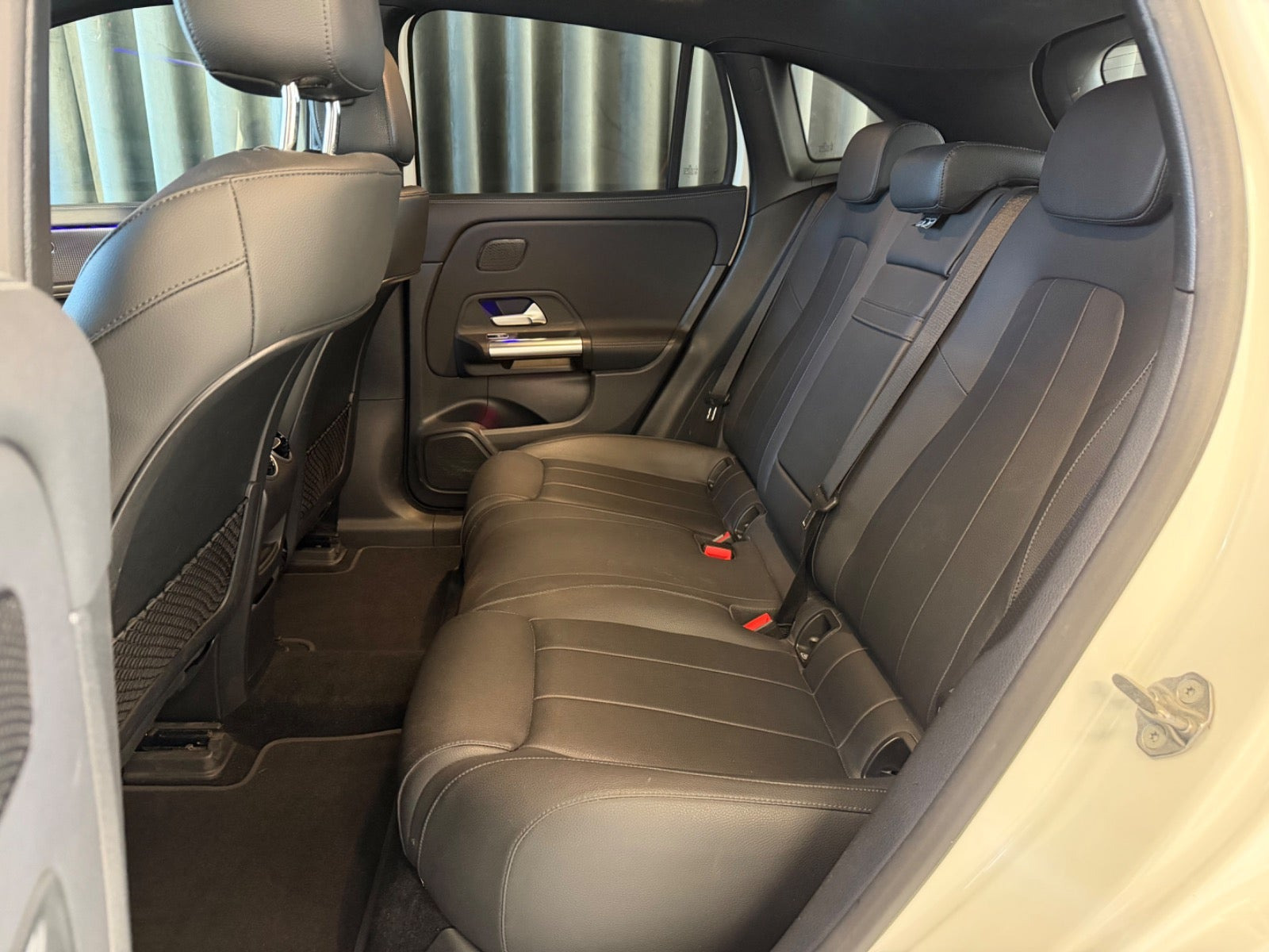 Hvid Mercedes EQA300 fra 2023
