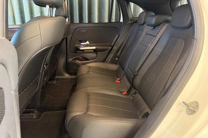 Hvid Mercedes EQA300 fra 2023