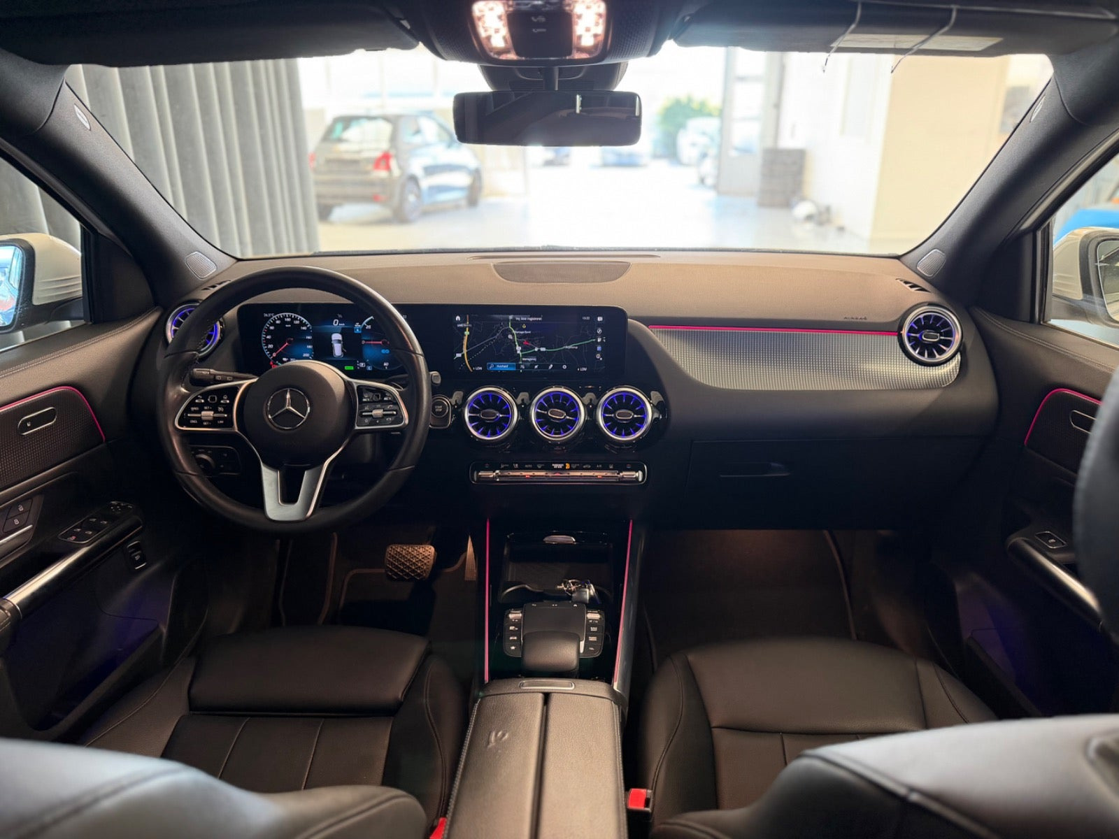 Hvid Mercedes EQA300 fra 2023