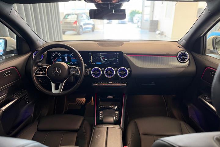 Hvid Mercedes EQA300 fra 2023