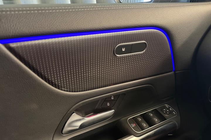 Hvid Mercedes EQA300 fra 2023