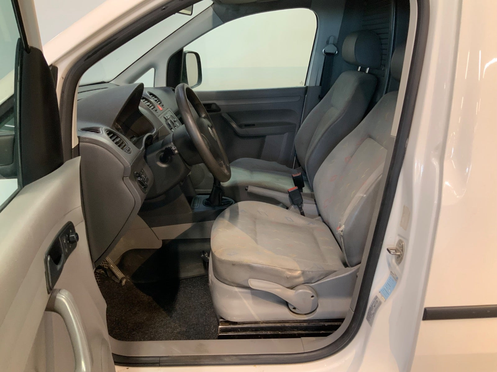 Hvid VW Caddy fra 2009