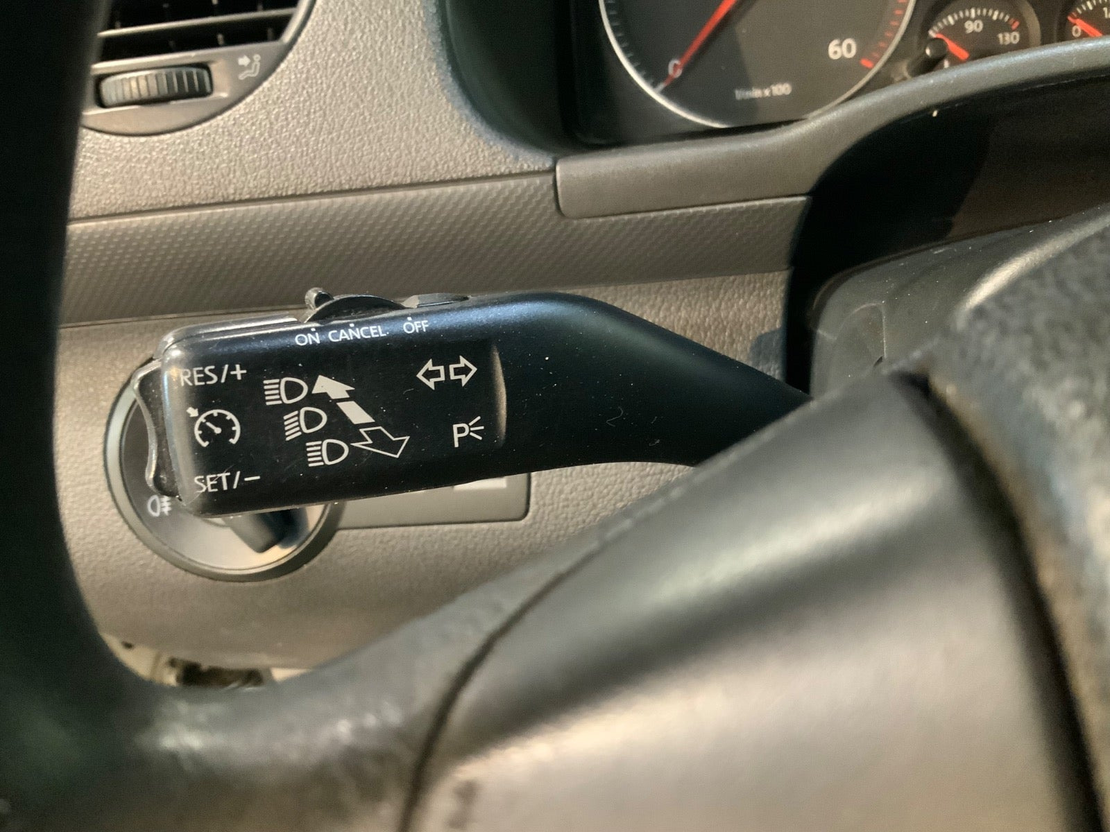 Hvid VW Caddy fra 2009