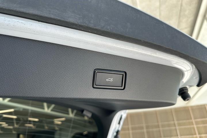 Hvid Cupra Tavascan fra 2024