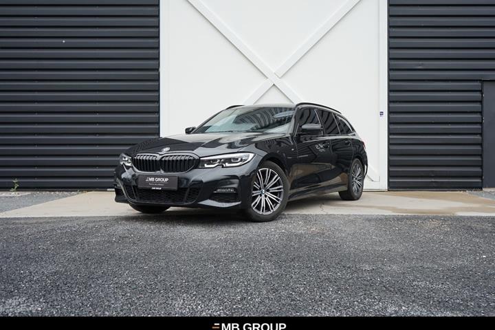 Sort BMW 320d fra 2020 set udefra