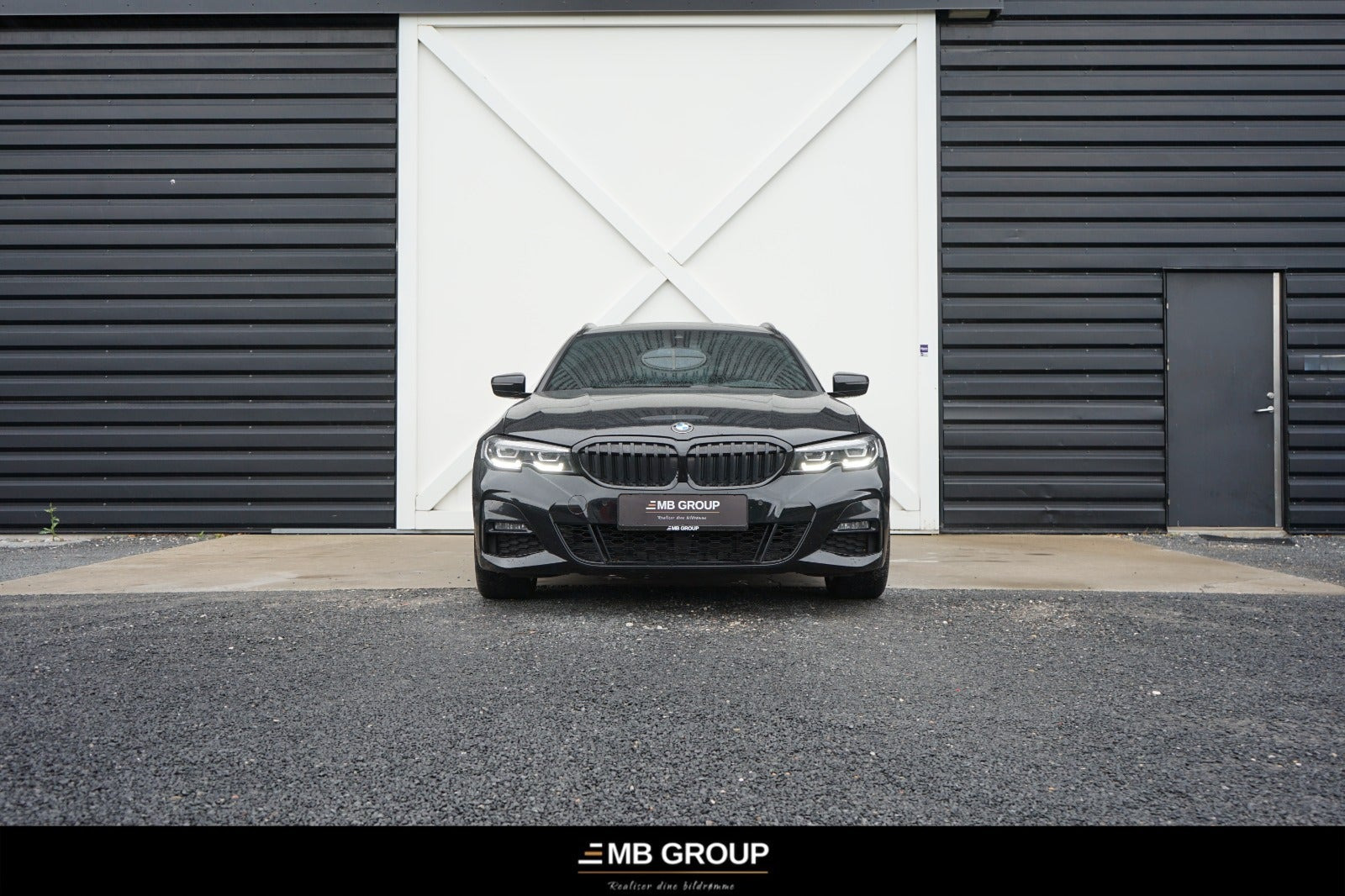 Sort BMW 320d fra 2020