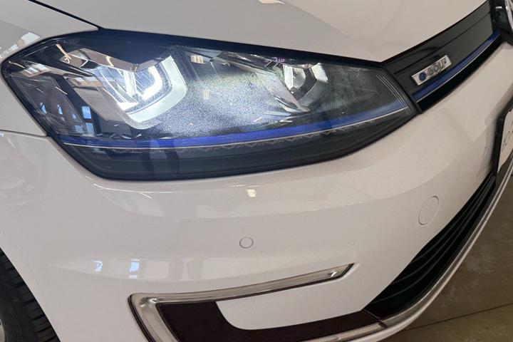Hvid VW e-Golf VII fra 2015