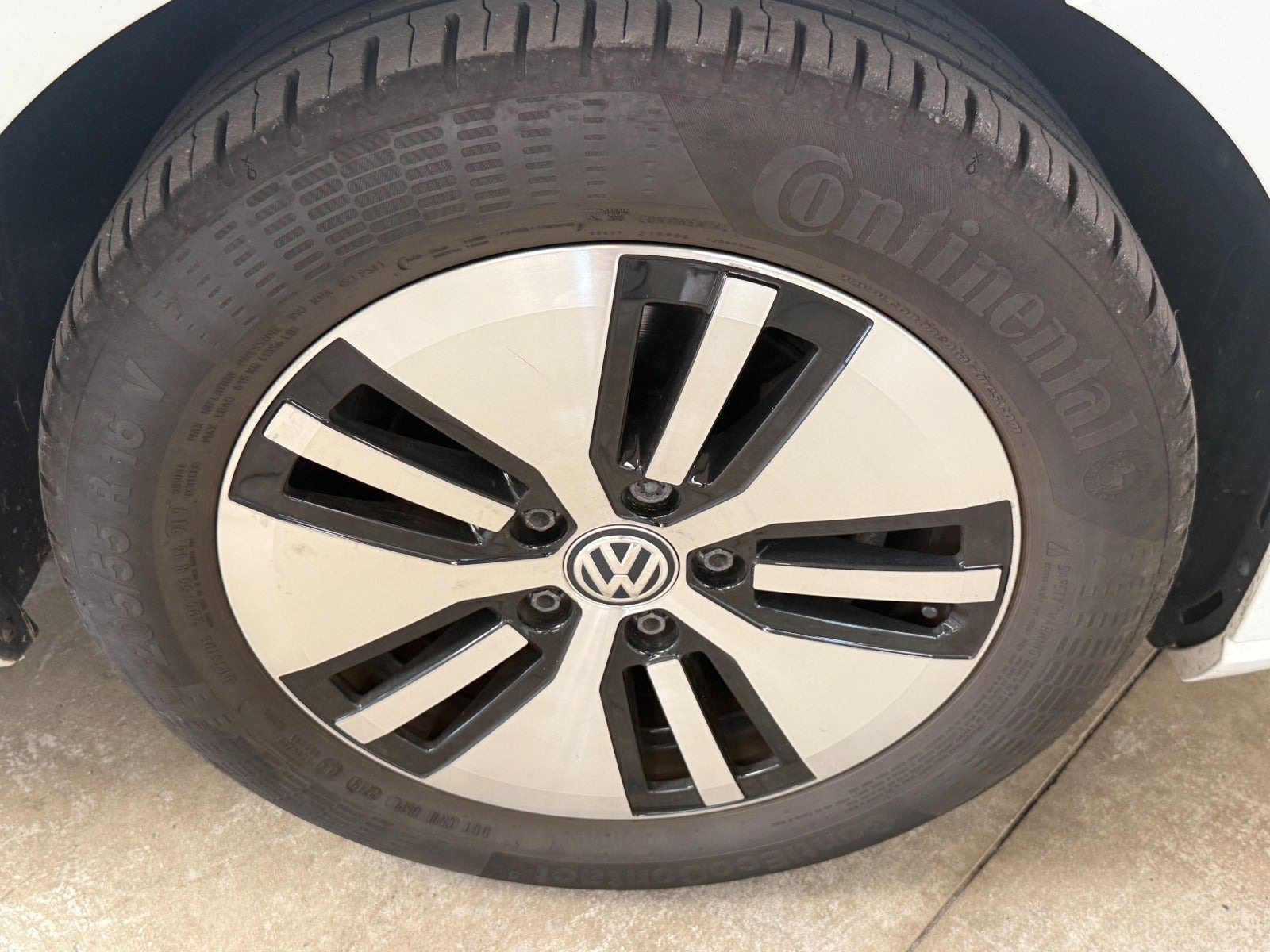 Hvid VW e-Golf VII fra 2015