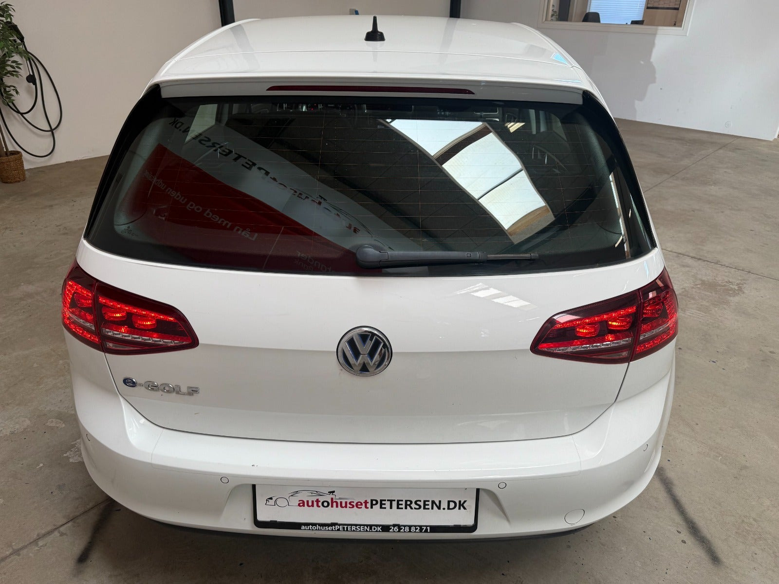 Hvid VW e-Golf VII fra 2015