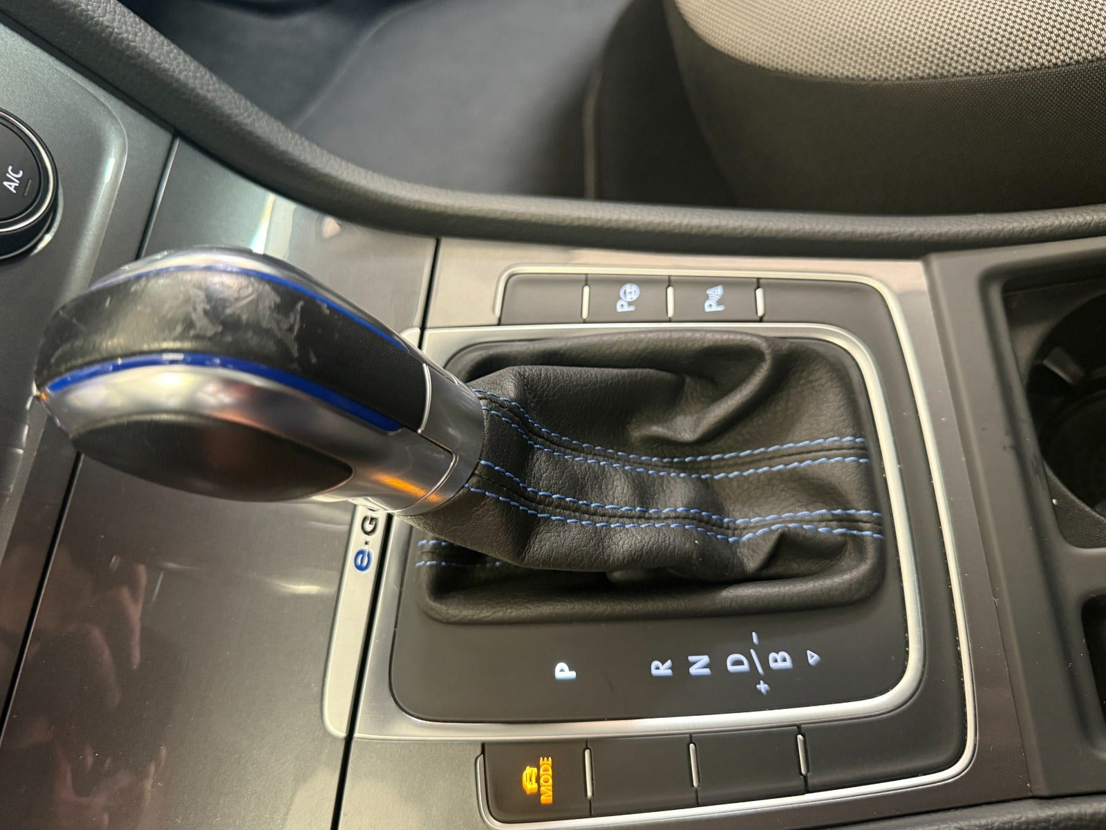 Hvid VW e-Golf VII fra 2015