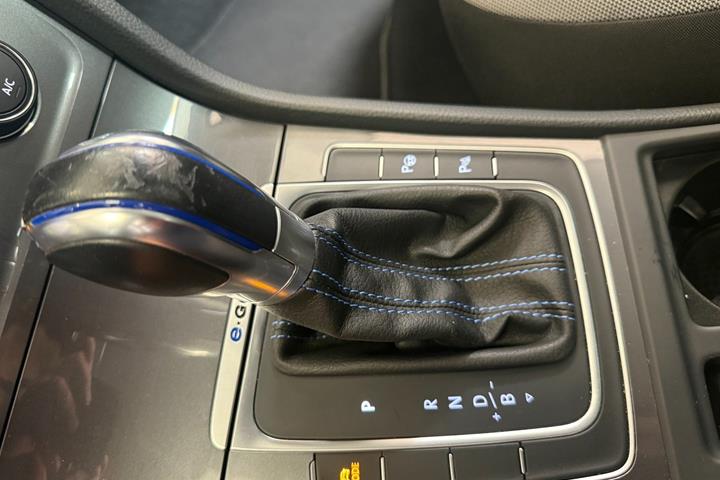 Hvid VW e-Golf VII fra 2015
