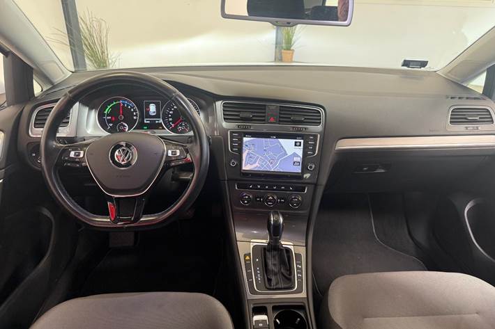 Hvid VW e-Golf VII fra 2015