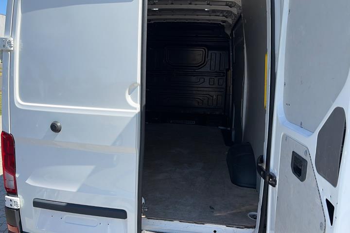 Hvid VW e-Crafter 35 fra 2020 set udefra