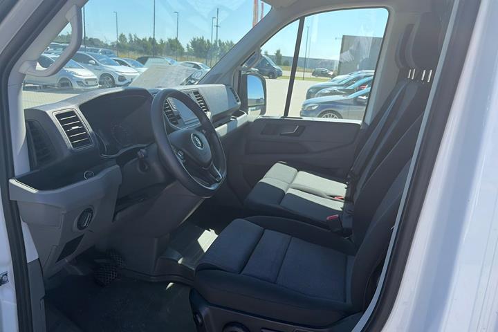 Hvid VW e-Crafter 35 fra 2020 set indefra