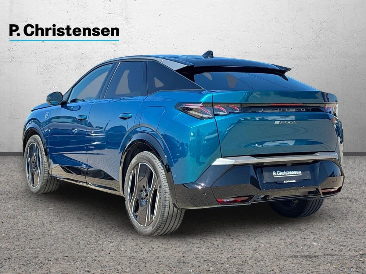 Blå Peugeot e-3008 fra 2024