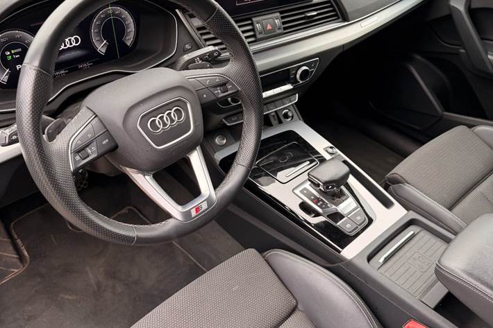 Grøn Audi Q5 fra 2023