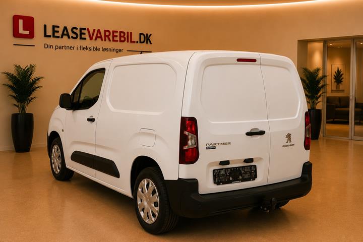 Hvid Peugeot Partner fra 2021
