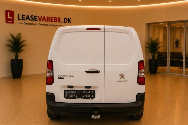 Hvid Peugeot Partner fra 2021