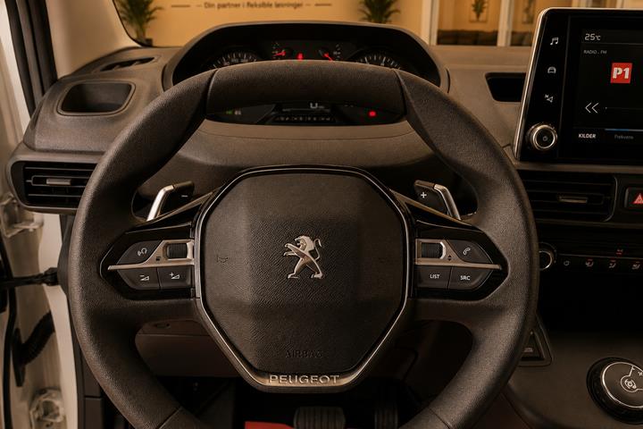 Hvid Peugeot Partner fra 2021