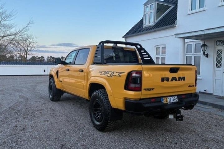 Gul Dodge RAM 1500 fra 2023