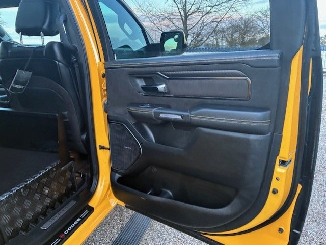 Gul Dodge RAM 1500 fra 2023