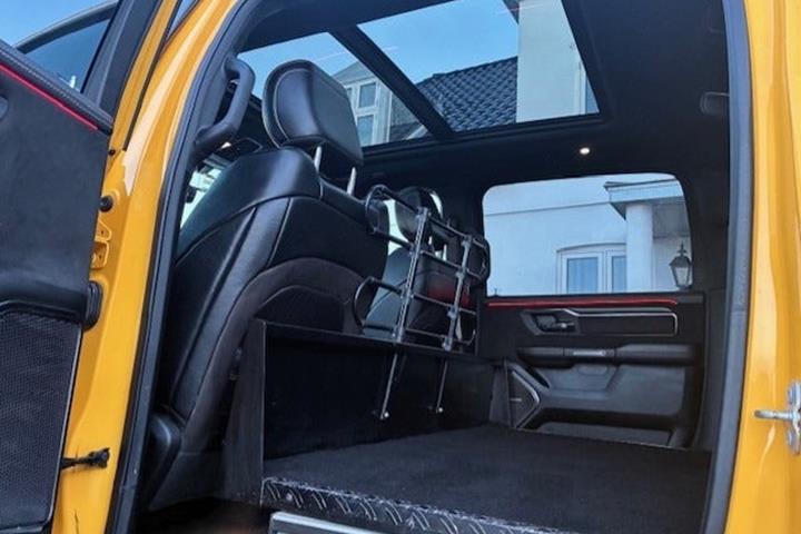 Gul Dodge RAM 1500 fra 2023