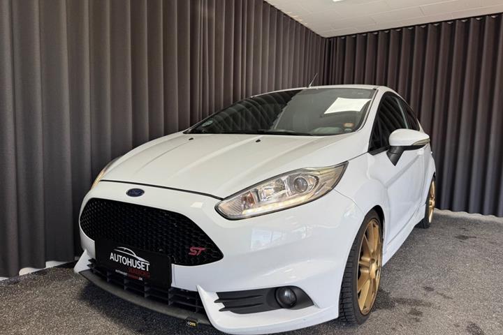 Hvid Ford Fiesta fra 2014