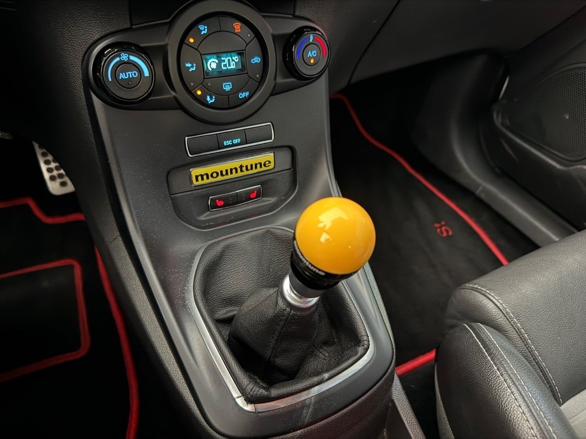 Hvid Ford Fiesta fra 2014
