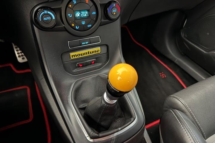 Hvid Ford Fiesta fra 2014