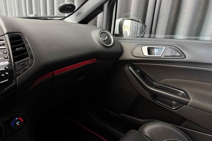 Hvid Ford Fiesta fra 2014