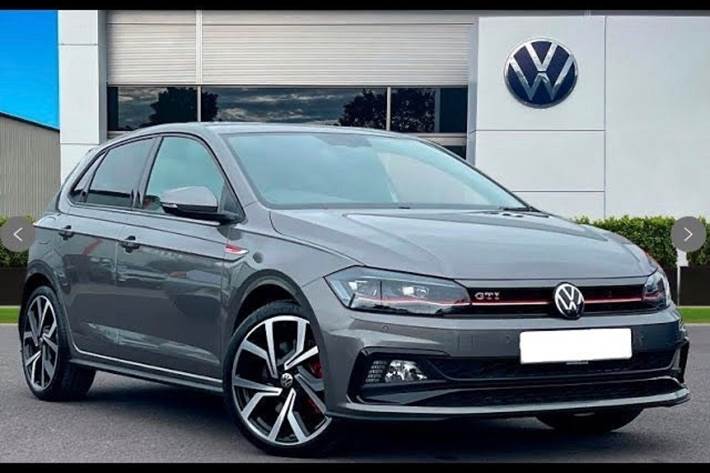 Grå VW Polo fra 2020