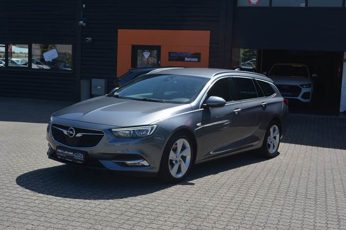 Grå Opel Insignia fra 2018