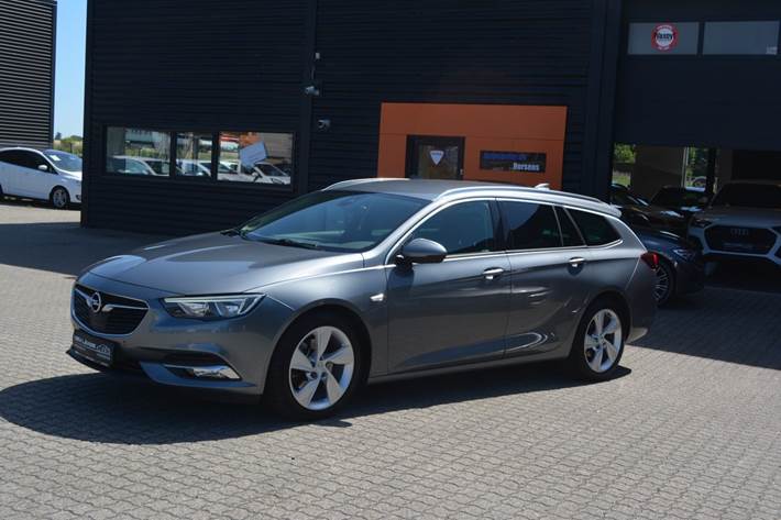 Grå Opel Insignia fra 2018