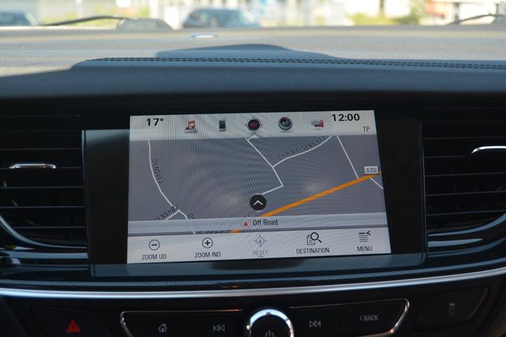Grå Opel Insignia fra 2018