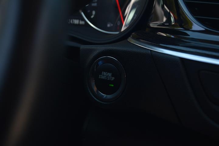 Grå Opel Insignia fra 2018